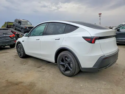 2026 Tesla Model Y VIN 7SAYGDEE7TA663341 фото 2