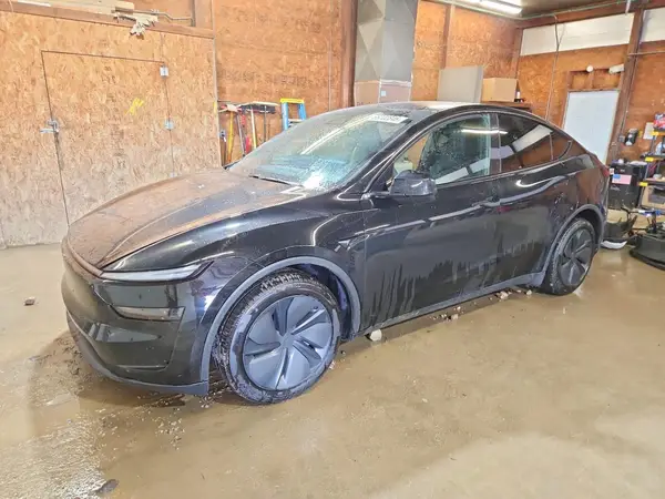 7SAYGDEE9TA672235 Tesla Model Y 2026 — повреждение Боковая часть, фото до ремонта