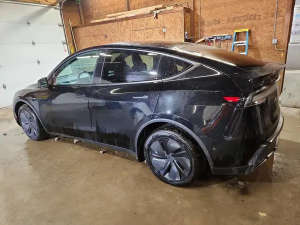 7SAYGDEE9TA672235 — 2026 Tesla Model Y, фото 2 с аукциона Copart, Боковая часть