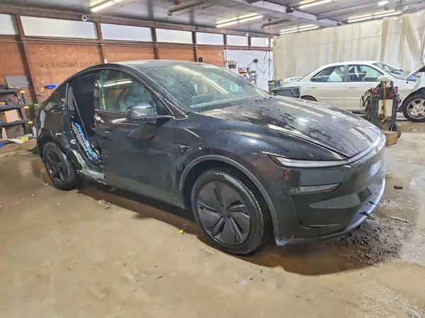 7SAYGDEE9TA672235 — 2026 Tesla Model Y, фото 4 с аукциона Copart, Боковая часть
