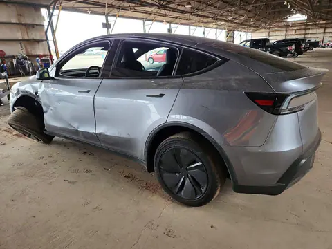 2026 Tesla Model Y VIN 7SAYGDED4TF612082 фото 2
