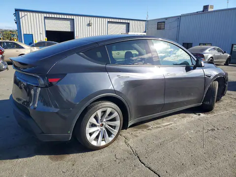 2026 Tesla Model Y VIN 7SAYGDEE1TF348361 фото 3