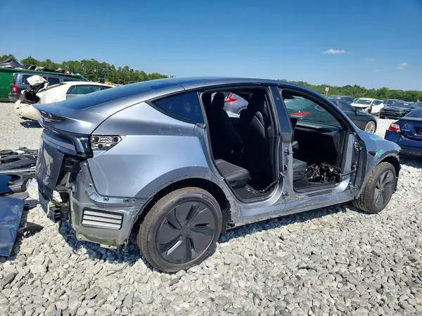 7SAYGDEE1TA693886 — 2026 Tesla Model Y, фото 3 с аукциона Copart, Передняя часть