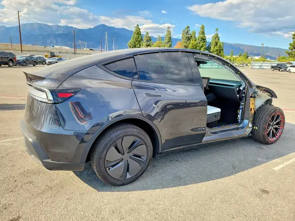 7SAYGDEDXTF452869 — 2026 Tesla Model Y, фото 3 с аукциона Copart, Передняя часть