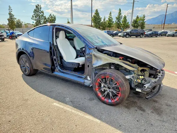7SAYGDEDXTF452869 — 2026 Tesla Model Y, фото 4 с аукциона Copart, Передняя часть