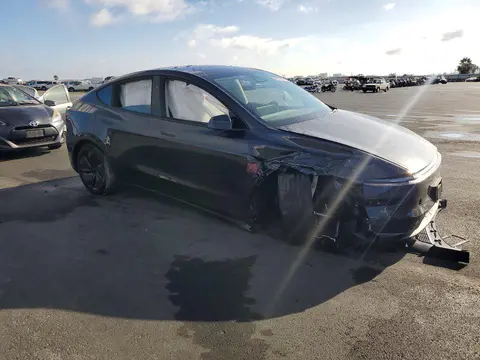 2026 Tesla Model Y VIN 7SAYGDED9TF399615 фото 4