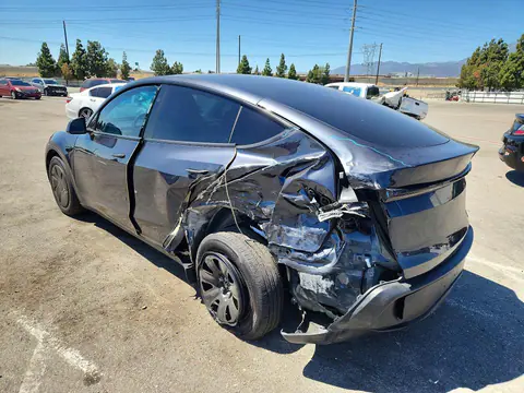 2026 Tesla Model Y VIN 7SAYGDEDXTA693988 фото 2