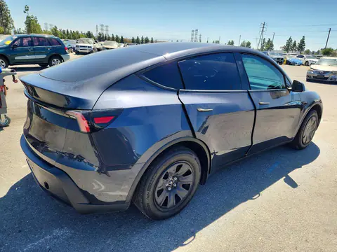 2026 Tesla Model Y VIN 7SAYGDEDXTA693988 фото 3