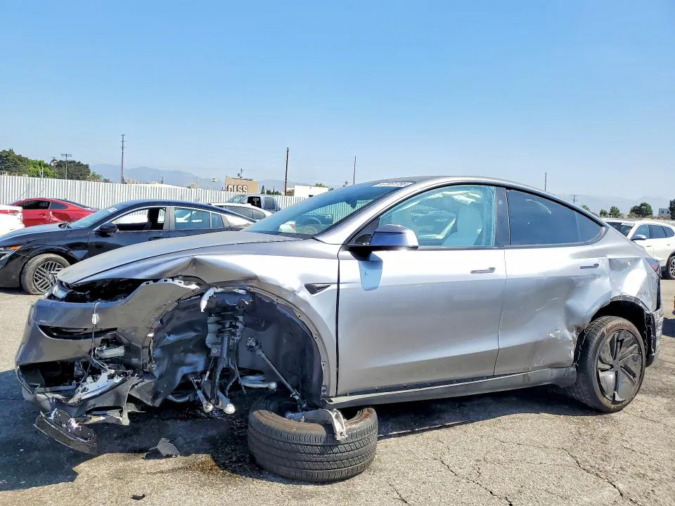 2026 Tesla Model Y VIN 7SAYGDEE9TF336586 фото 1