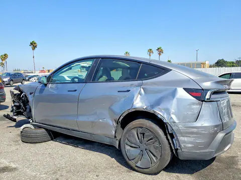 2026 Tesla Model Y VIN 7SAYGDEE9TF336586 фото 2