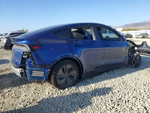 7SAYGDEE0TF527622 — 2026 Tesla Model Y, фото 3 с аукциона Copart, Передняя часть
