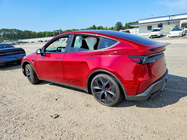 7SAYGDET6TA712589 — 2026 Tesla Model Y, фото 2 с аукциона Copart, Боковая часть