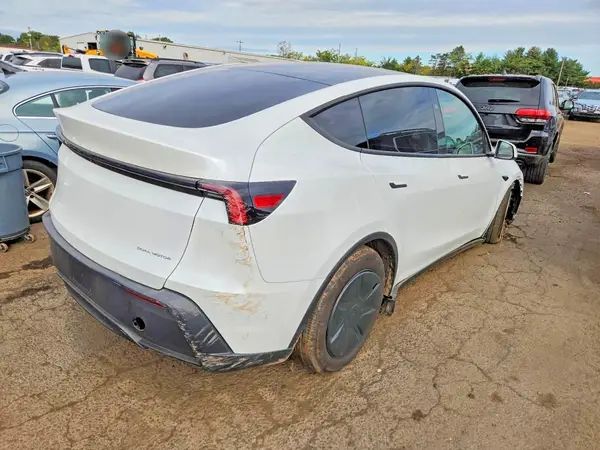 7SAYGDEE2TA642400 — 2026 Tesla Model Y, фото 3 с аукциона Copart, Передняя часть