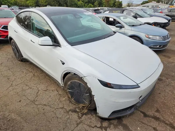 7SAYGDEE2TA642400 — 2026 Tesla Model Y, фото 4 с аукциона Copart, Передняя часть