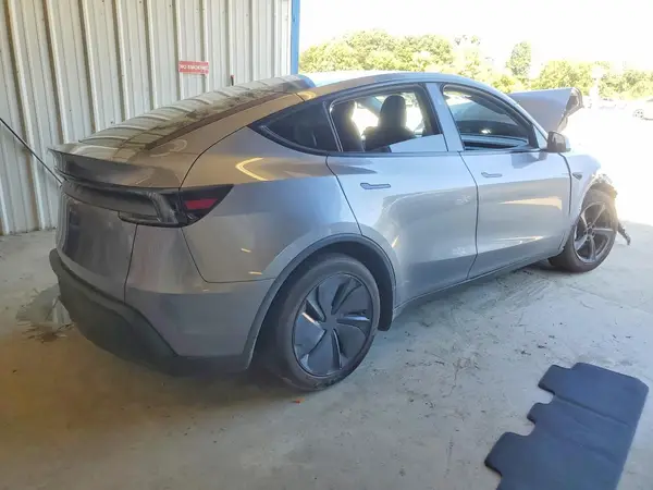 7SAYGDED6TF431906 — 2026 Tesla Model Y, фото 3 с аукциона Copart, Передняя часть