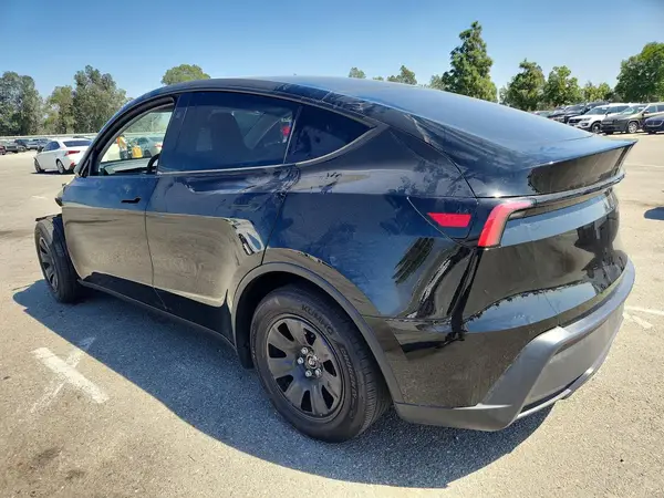 7SAYGDED0TA604817 — 2026 Tesla Model Y, фото 2 с аукциона Copart, Передняя часть