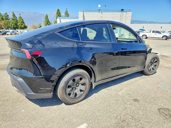 7SAYGDED0TA604817 — 2026 Tesla Model Y, фото 3 с аукциона Copart, Передняя часть