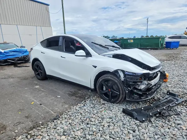 7SAYGDED8TF379159 — 2026 Tesla Model Y, фото 4 с аукциона Copart, Передняя часть