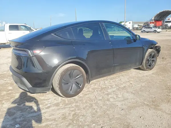 7SAYGDED1TA615793 — 2026 Tesla Model Y, фото 3 с аукциона Copart, Передняя часть