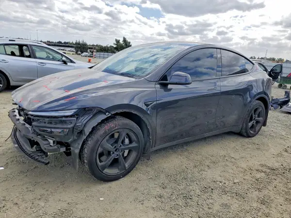 7SAYGDED7TF456300 — 2026 Tesla Model Y, Боковая часть (Side), фото до ремонта