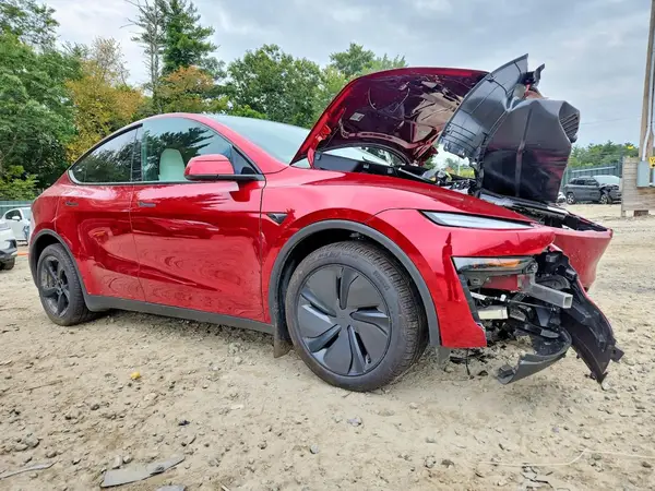 7SAYGDEE7TA676896 — 2026 Tesla Model Y, фото 4 с аукциона Copart, Передняя часть
