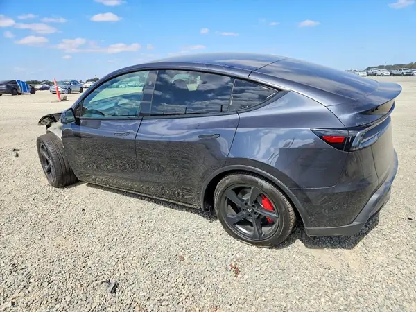 7SAYGDED8TF702674 — 2026 Tesla Model Y, фото 2 с аукциона Copart, Передняя часть