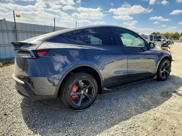 7SAYGDED8TF702674 — 2026 Tesla Model Y, фото 3 с аукциона Copart, Передняя часть