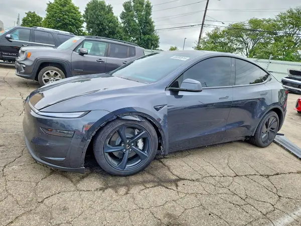 7SAYGDEE3TF637337 — 2026 Tesla Model Y, Передняя часть (Front End), фото до ремонта