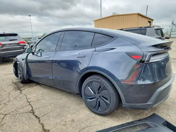 7SAYGDEE3TF637337 — 2026 Tesla Model Y, фото 2 с аукциона Copart, Передняя часть