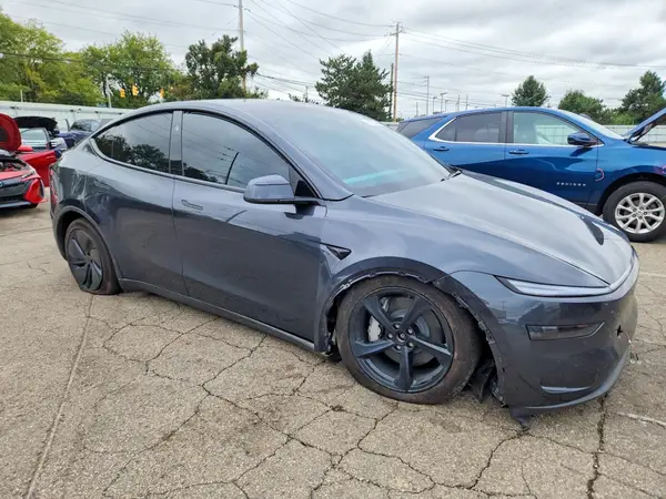 7SAYGDEE3TF637337 — 2026 Tesla Model Y, фото 4 с аукциона Copart, Передняя часть