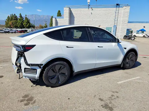 2026 Tesla Model Y VIN 7SAYGDED8TF520117 фото 3
