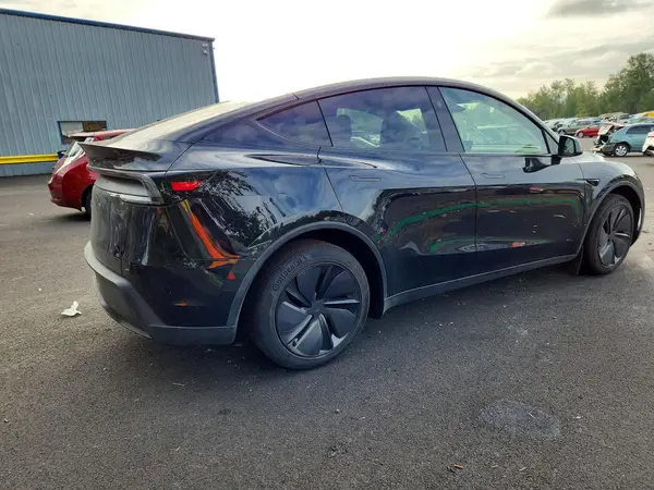 7SAYGDEDXTF431035 — 2026 Tesla Model Y, фото 3 с аукциона Copart, Мелкие вмятины и царапины