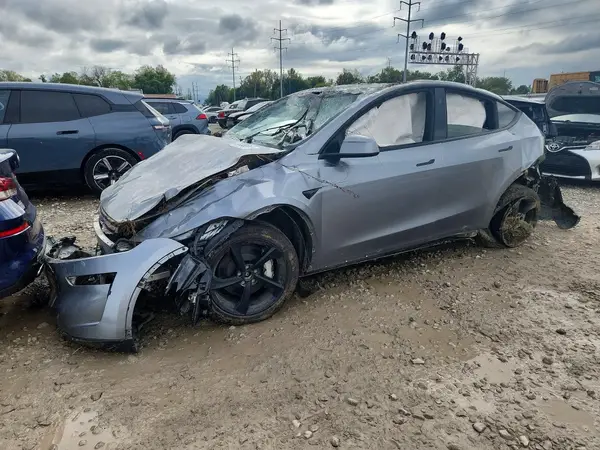 7SAYGDEE9TA693196 — 2026 Tesla Model Y, Опрокидывание (Rollover), фото до ремонта