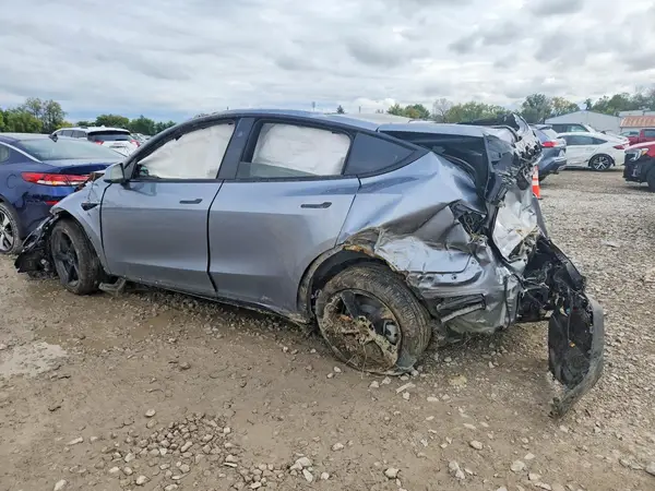 7SAYGDEE9TA693196 — 2026 Tesla Model Y, фото 2 с аукциона Copart, Опрокидывание