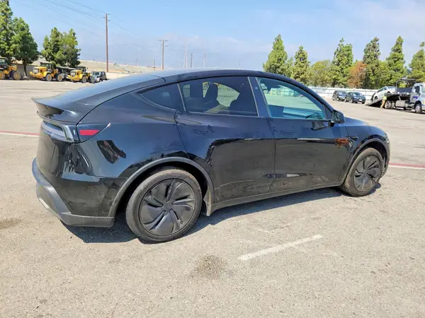 7SAYGDED9TF623823 — 2026 Tesla Model Y, фото 3 с аукциона Copart, Боковая часть