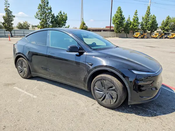 7SAYGDED9TF623823 — 2026 Tesla Model Y, фото 4 с аукциона Copart, Боковая часть