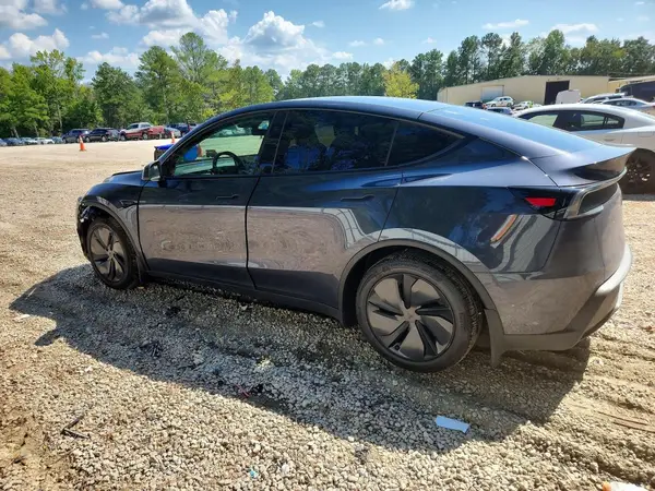 7SAYGDEEXTA395496 — 2026 Tesla Model Y, фото 2 с аукциона Copart, Передняя часть