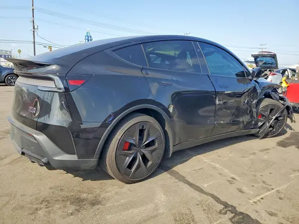 7SAYGDET1TA712368 — 2026 Tesla Model Y, фото 3 с аукциона Copart, Передняя часть