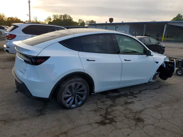 7SAYGDEE9TA699371 — 2026 Tesla Model Y, фото 3 с аукциона Copart, Передняя часть