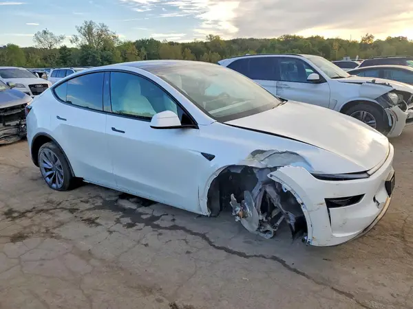 7SAYGDEE9TA699371 — 2026 Tesla Model Y, фото 4 с аукциона Copart, Передняя часть