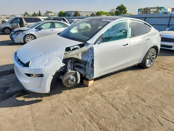 7SAYGDEE7TF424682 — 2026 Tesla Model Y, Передняя часть (Front End), фото до ремонта