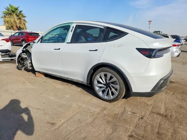 7SAYGDEE7TF424682 — 2026 Tesla Model Y, фото 2 с аукциона Copart, Передняя часть