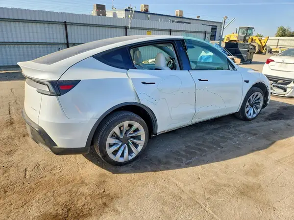 7SAYGDEE7TF424682 — 2026 Tesla Model Y, фото 3 с аукциона Copart, Передняя часть