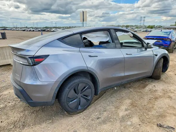7SAYGDEE7TF339499 — 2026 Tesla Model Y, фото 3 с аукциона Copart, Передняя часть