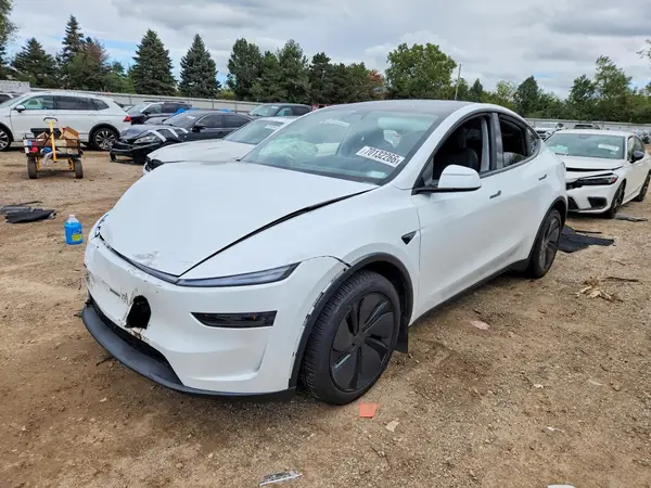 7SAYGDEEXTA582155 — 2026 Tesla Model Y, Передняя часть (Front End), фото до ремонта