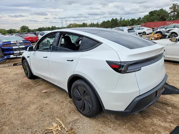 7SAYGDEEXTA582155 — 2026 Tesla Model Y, фото 2 с аукциона Copart, Передняя часть