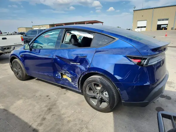 2026 TESLA MODEL Y VIN 7SAYGDED5TA496307 фото 2