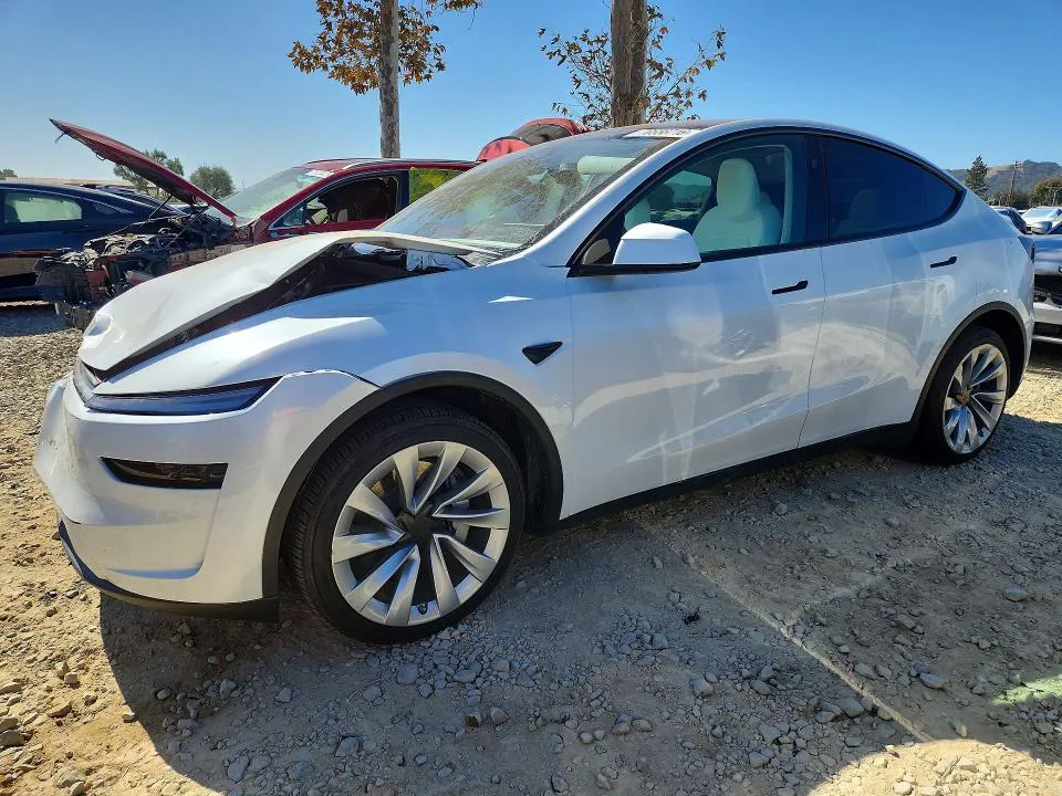 2026 Tesla Model Y VIN 7SAYGDEE8TF330133 фото 1