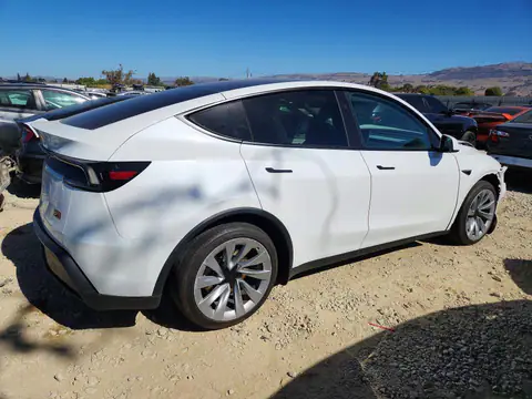 2026 Tesla Model Y VIN 7SAYGDEE8TF330133 фото 3