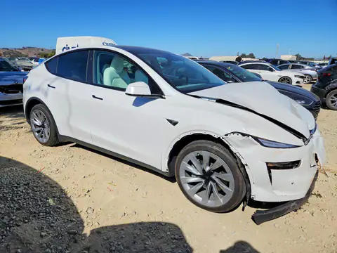 2026 Tesla Model Y VIN 7SAYGDEE8TF330133 фото 4